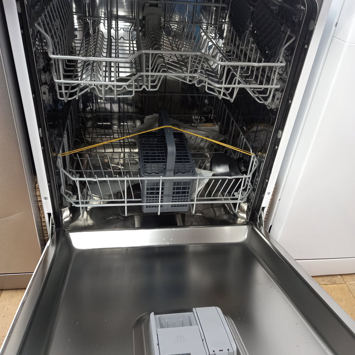 Grade A BEKO DVN04X20W Full-size Dishwasher - White BB6202